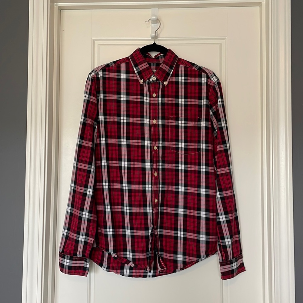 Men’s plaid button down shirt